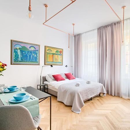 P&O Serviced Apartments Old Town Square Studio وارسو المظهر الخارجي الصورة